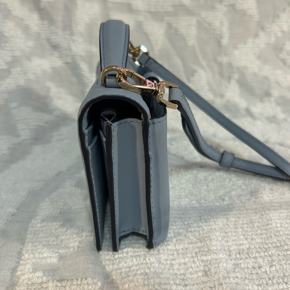 Michael Kors Pale Blue Jet Set Charm Small Top Handle Smartphone Crossbody Purse - Picture 6 of 15